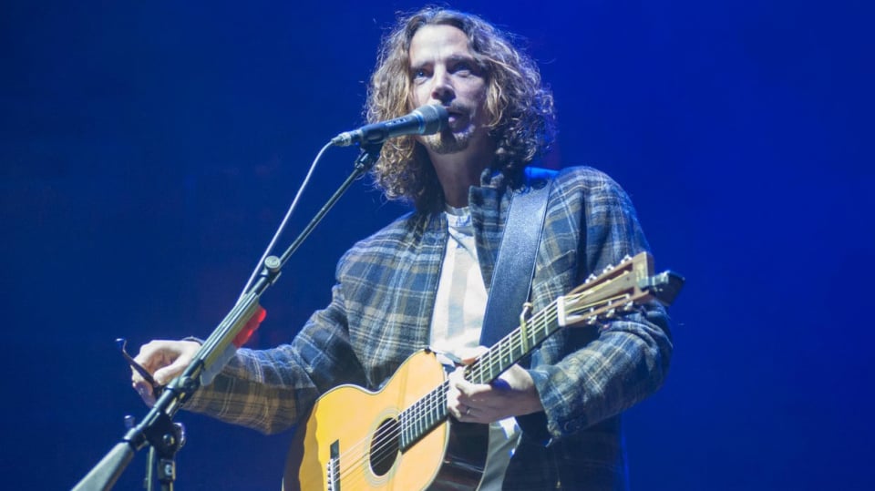 Chris Cornell (52), zpěvák kapel Soundgarden a Audioslave náhle zemřel během turné v Detroitu.